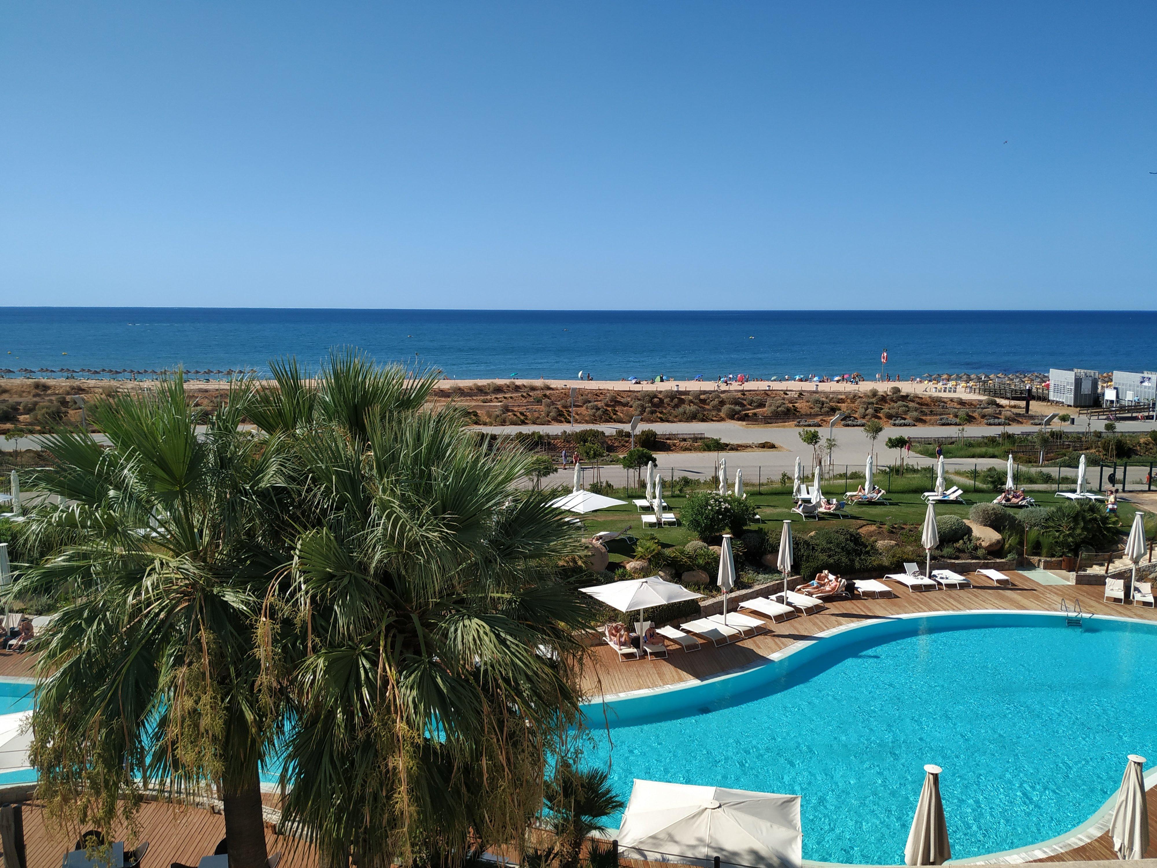 Crowne Plaza Vilamoura - Algarve By Ihg Екстериор снимка View of the beach from the hotel
