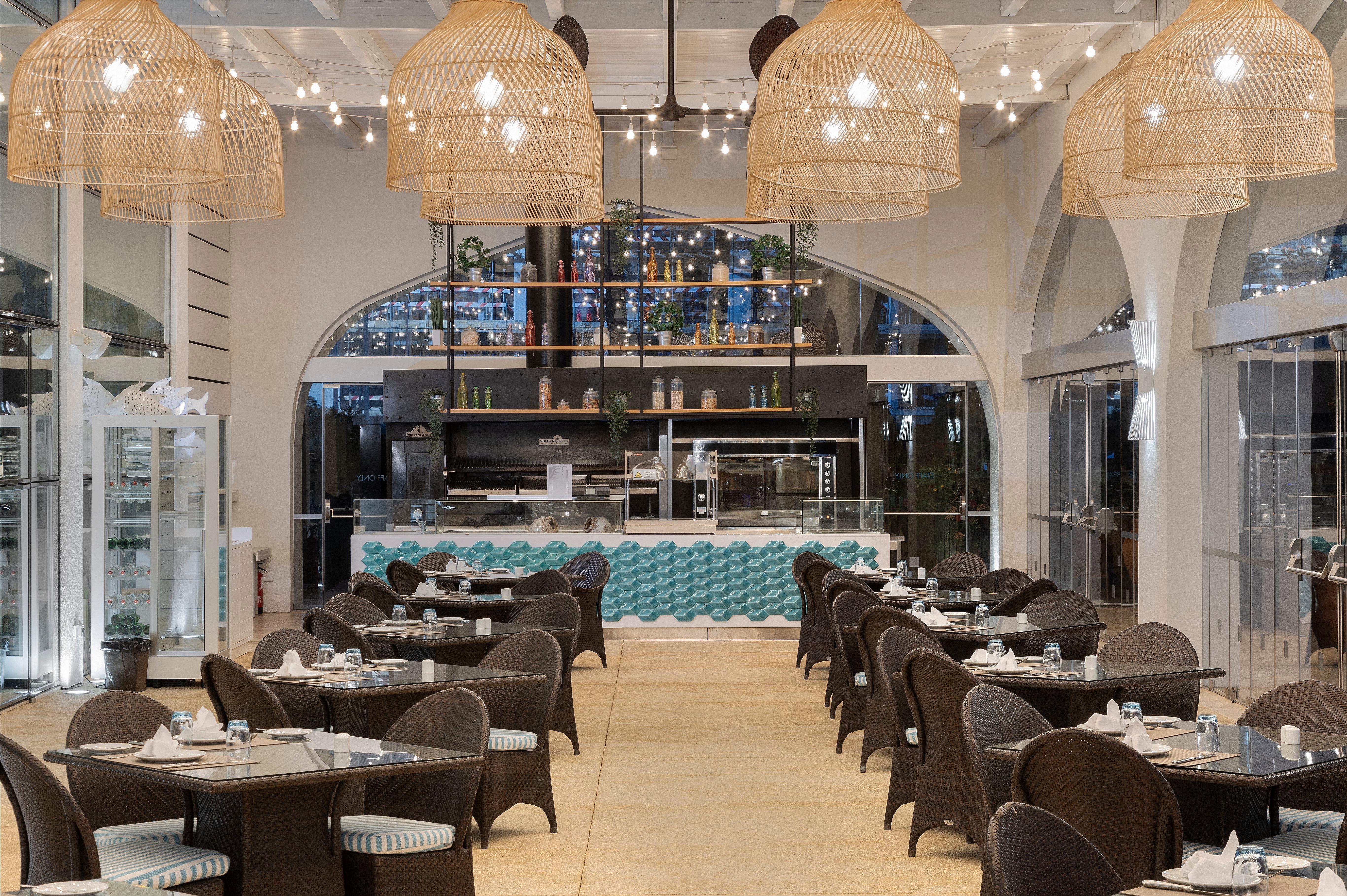 Crowne Plaza Vilamoura - Algarve By Ihg Екстериор снимка The interior of the restaurant