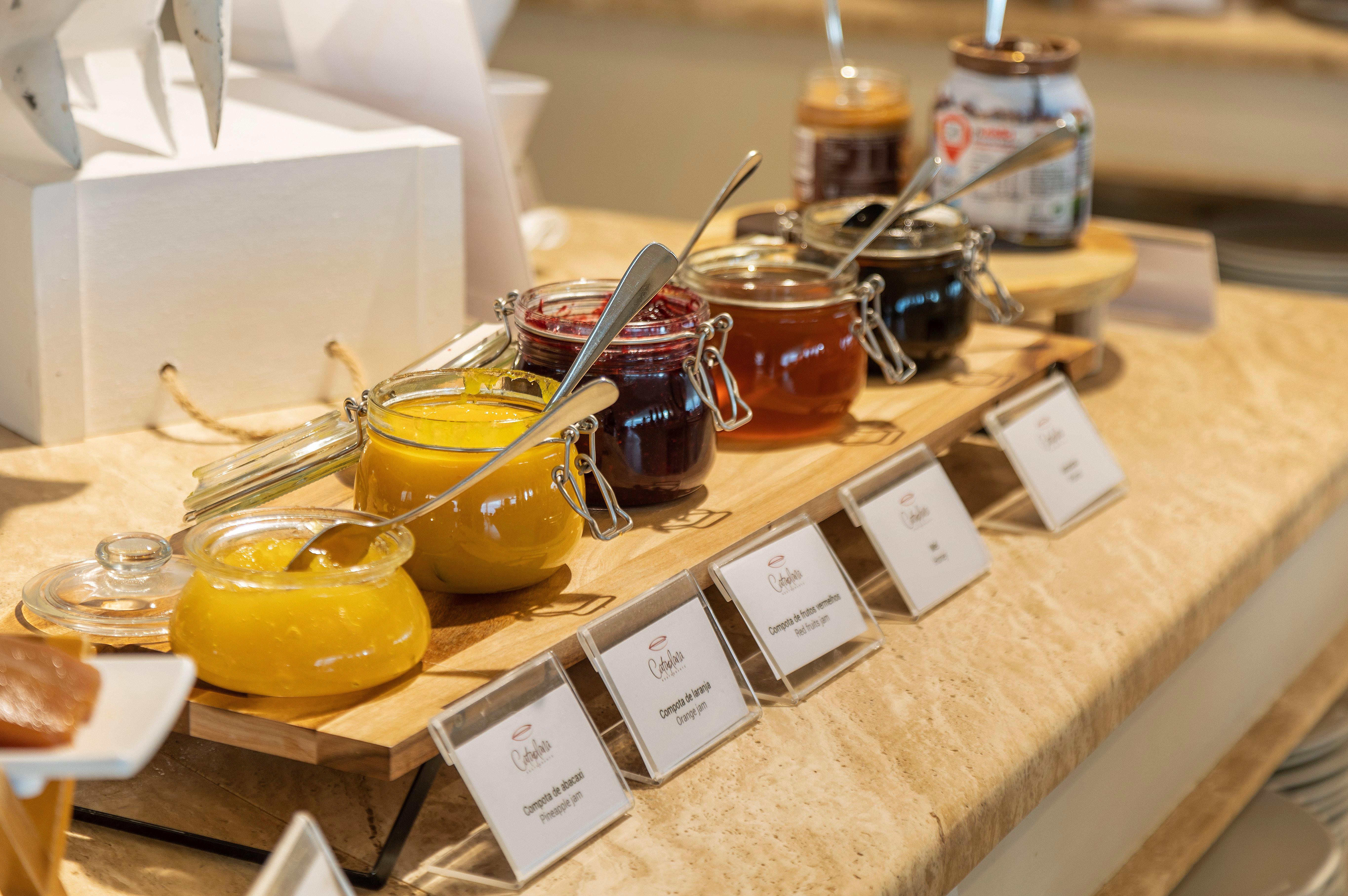 Crowne Plaza Vilamoura - Algarve By Ihg Екстериор снимка Jams and honey at a buffet